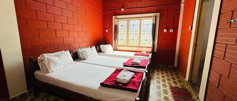 标准三人房 | 免费 WiFi