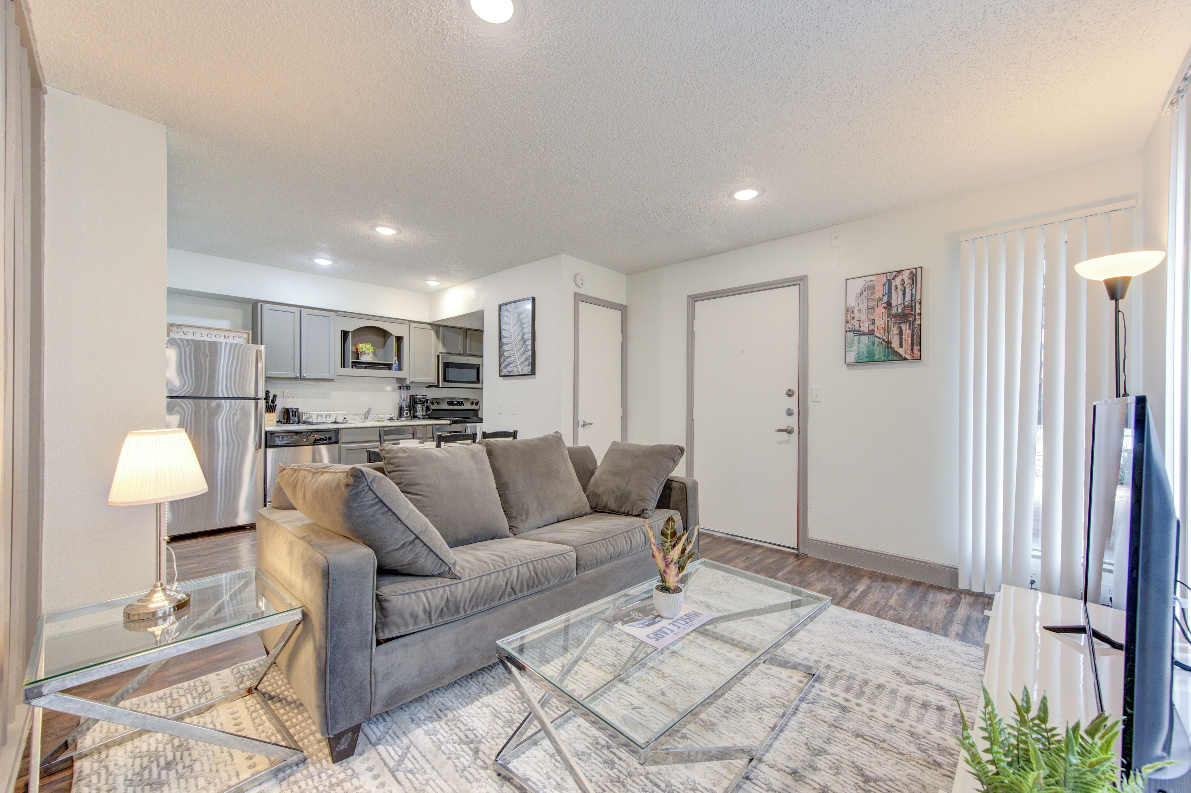 Cozy Apt| Pool|Near Med Center| King Bed|Free Wifi