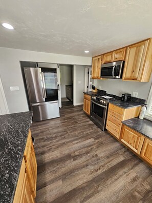 Kochgeschirr/Geschirr/Besteck