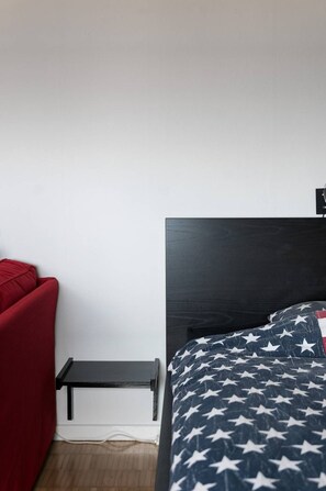 1 bedroom, bed sheets