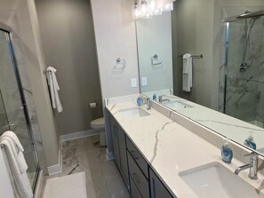 Toallas y papel de baño