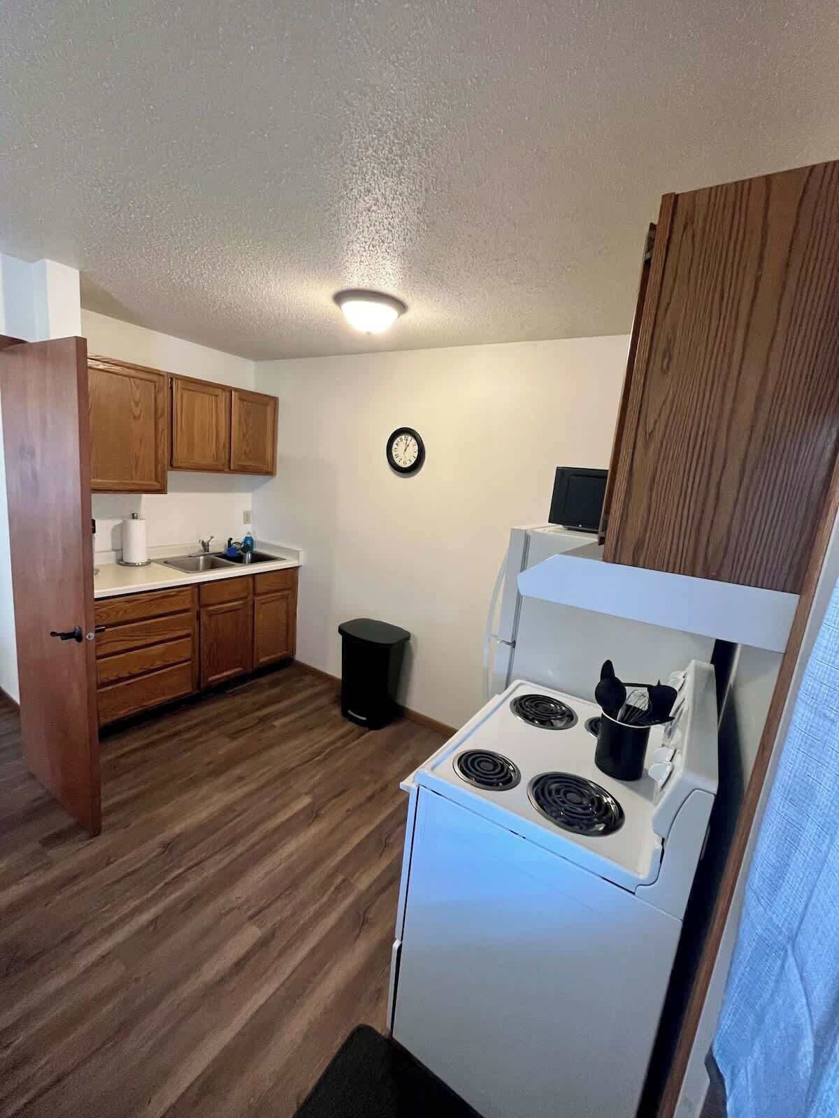 冰箱、微波炉、烤箱、炉灶