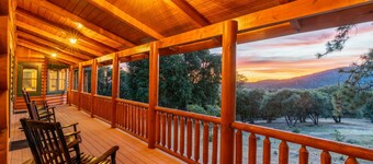 Log Cabin retreat with spectacular views