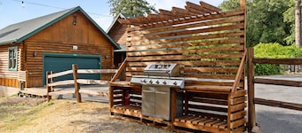 Log Cabin retreat with spectacular views