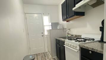 Microwave, oven, stovetop, cookware/dishes/utensils