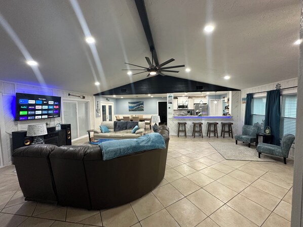 Smart TV, fireplace, stereo