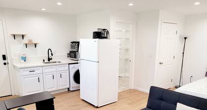Cozy guest house close to Warner Brothers, Universal Studios, Burbank Airport
