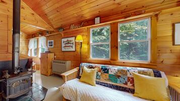 2 bedrooms, internet, bed sheets