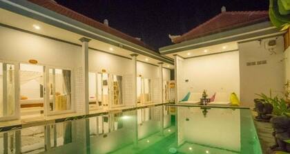 1 bedroom in front of Pool