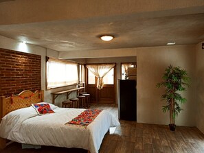 1 slaapkamer, een bureau, gratis wifi, beddengoed