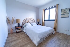 3 soverom, skrivebord, reiseseng for barn og wi-fi (inkludert)