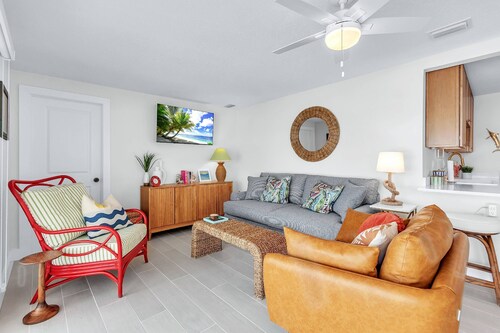 Pets Allowed! Fishing Dock and Water Views! Walk to Beach! FREE Activities! ~ Better Than Workin'!