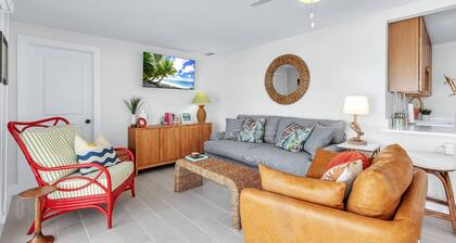 Pets Allowed! Fishing Dock and Water Views! Walk to Beach! FREE Activities! ~ Better Than Workin'!