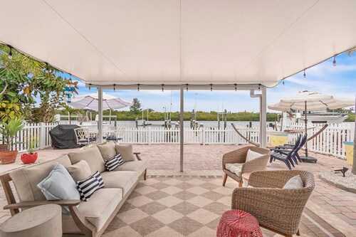 Pets Allowed! Fishing Dock and Water Views! Walk to Beach! FREE Activities! ~ Better Than Workin'!