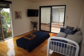 4 bedrooms, iron/ironing board, bed sheets