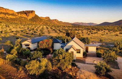 Charming Farmhouse on a Large Historic Olive Grove