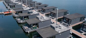 Spend the night in harbour lodge in Limburg