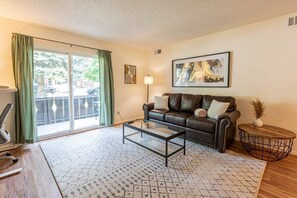 TV, offices - Experience Boulder: 1BR With all the Local Charm (Boulder)