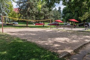 Property grounds - Experience Boulder: 1BR With all the Local Charm (Boulder)