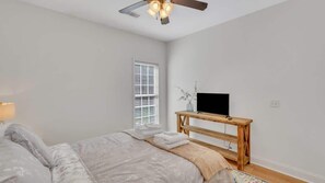 4 bedrooms, iron/ironing board, WiFi, bed sheets