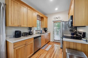 雪櫃、微波爐、焗爐�、爐具