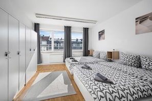 3 bedrooms, iron/ironing board, WiFi, bed sheets