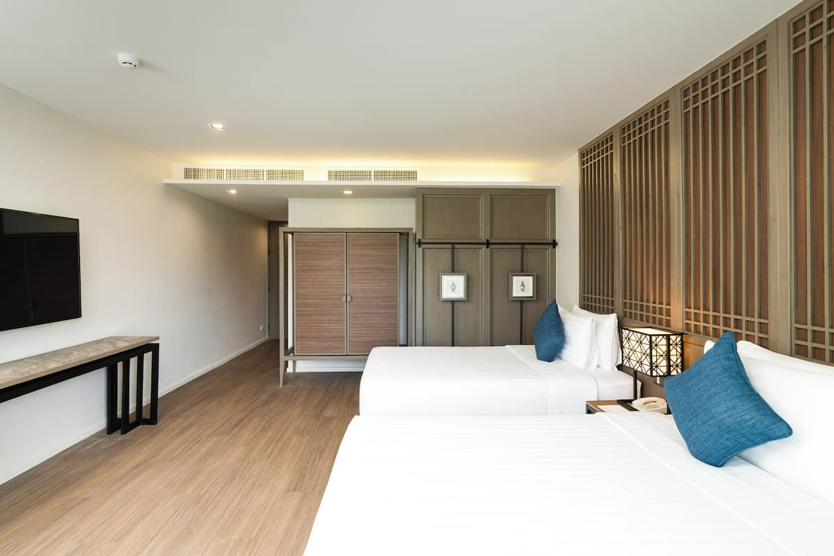 Deluxe Twin Room | In-room safe, soundproofing, iron/ironing board