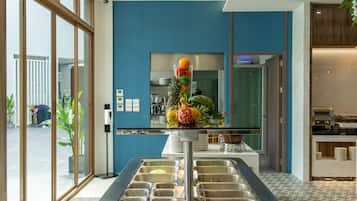 Petit déjeuner buffet (589 THB par personne)