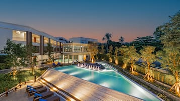 3 piscinas al aire libre, sombrillas, tumbonas