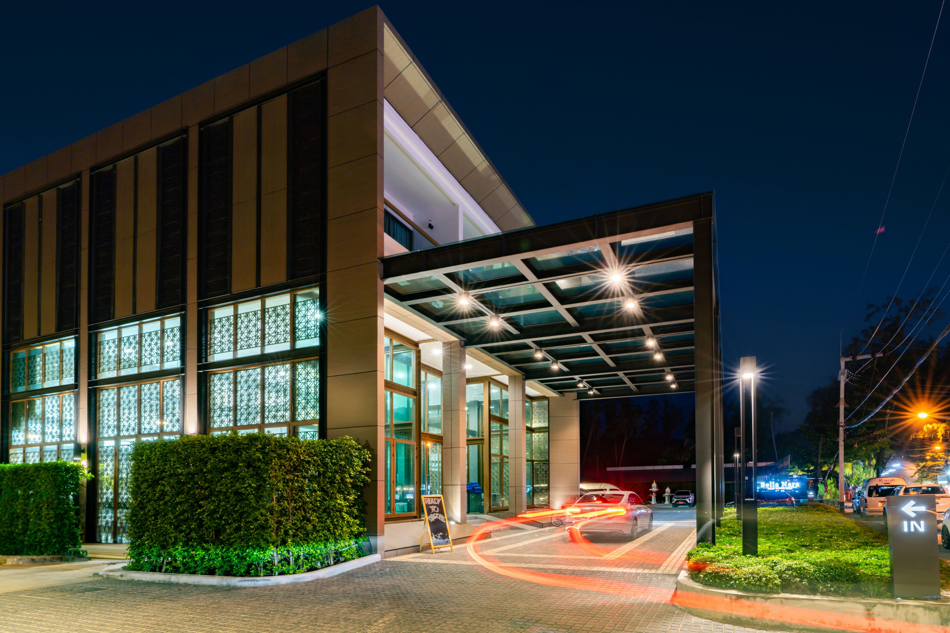 ด้านหน้าที่พัก - ตอนเย็น/กลางคืน