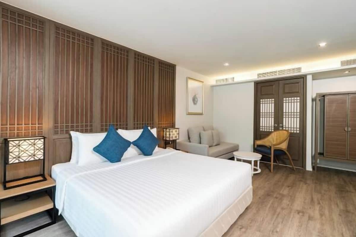 In-room safe, soundproofing, iron/ironing board