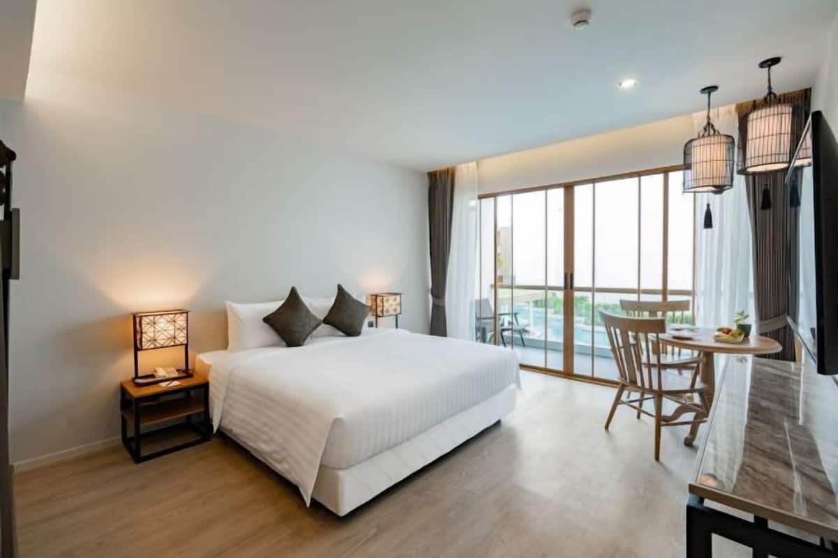In-room safe, soundproofing, iron/ironing board