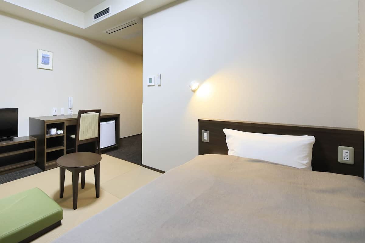 Deluxe-Zimmer, Nichtraucher (with Shower) | 1 Schlafzimmer, kostenloses WLAN, Bettwäsche