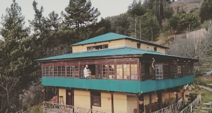 80 year old Vintage property....located between Apple orchards and pine trees