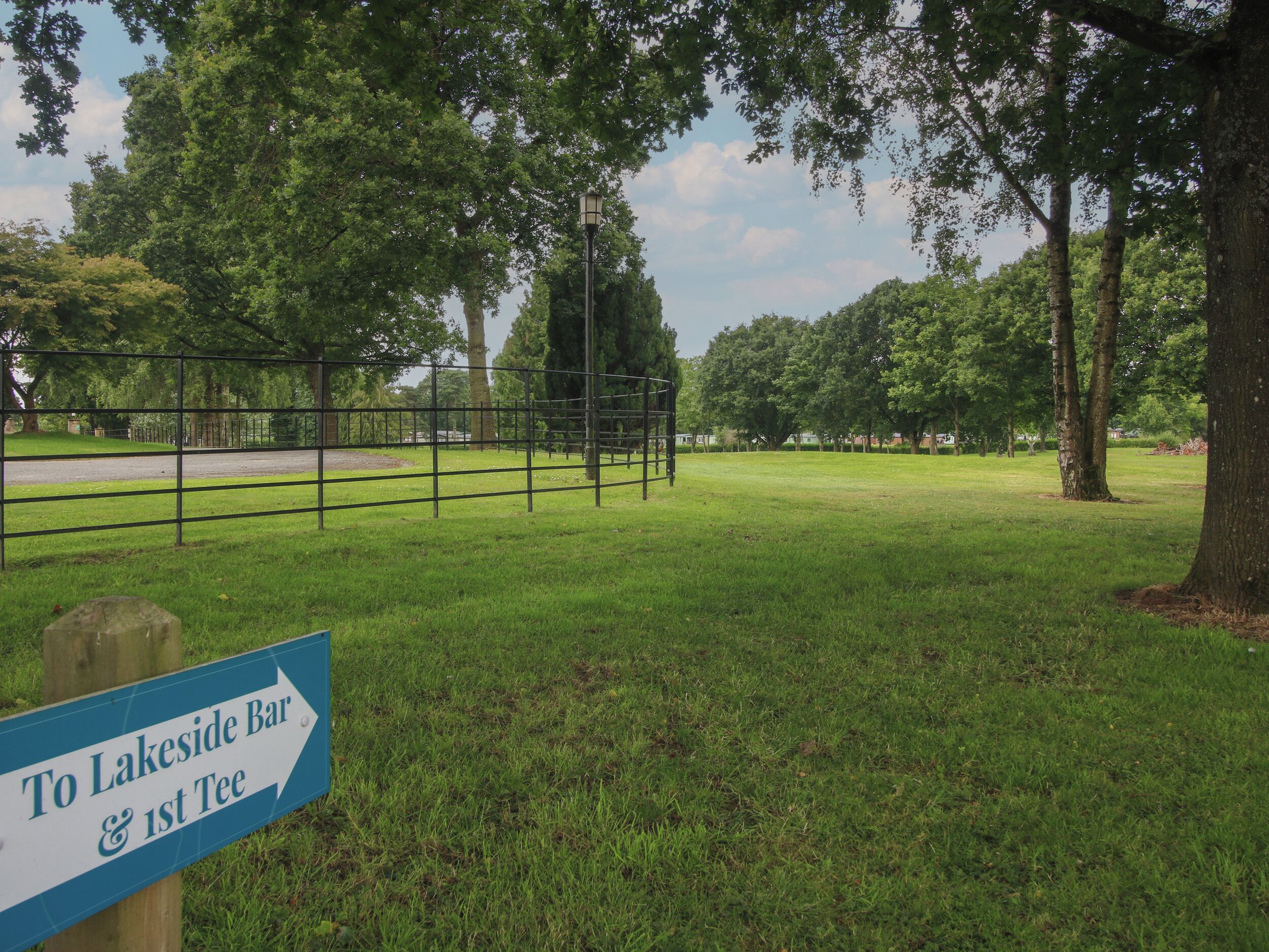 A sign indicating the direction to Lakeside Bar & 1st Tee.