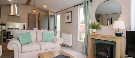 Cottage | Living area | Fireplace