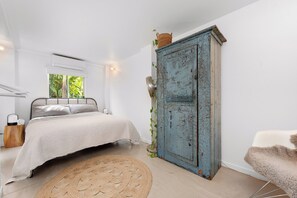 2 bedrooms, iron/ironing board, WiFi, bed sheets - Luxe 2BR Apartment in the Heart of New Farm – Lifestyle, CBD & Attractions (New Farm)