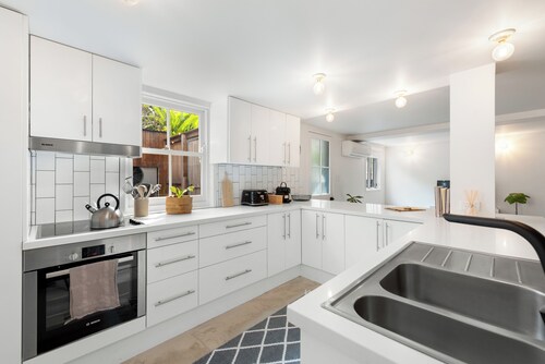 Luxe 2BR Apartment in the Heart of New Farm – Lifestyle, CBD & Attractions