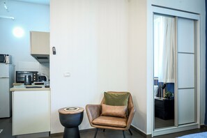 Estudio | Área de sala de estar | Smart TV de 40 pulgadas con canales por cable 