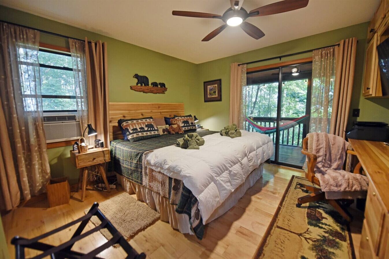 3 bedrooms, desk, free WiFi, bed sheets