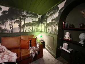 Smart TV, fireplace - Style House Luxury Cottage (Jameston)