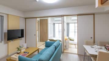 Premier Apartment | 1 bedroom, desk, laptop workspace, blackout drapes