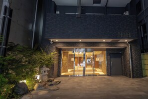 Front of property - H2H SHINSAIBASHI I (Osaka)