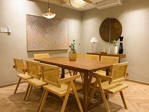Apartamento premium | Opções para refeição no quarto