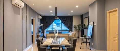 Grand Apartment | Dining room