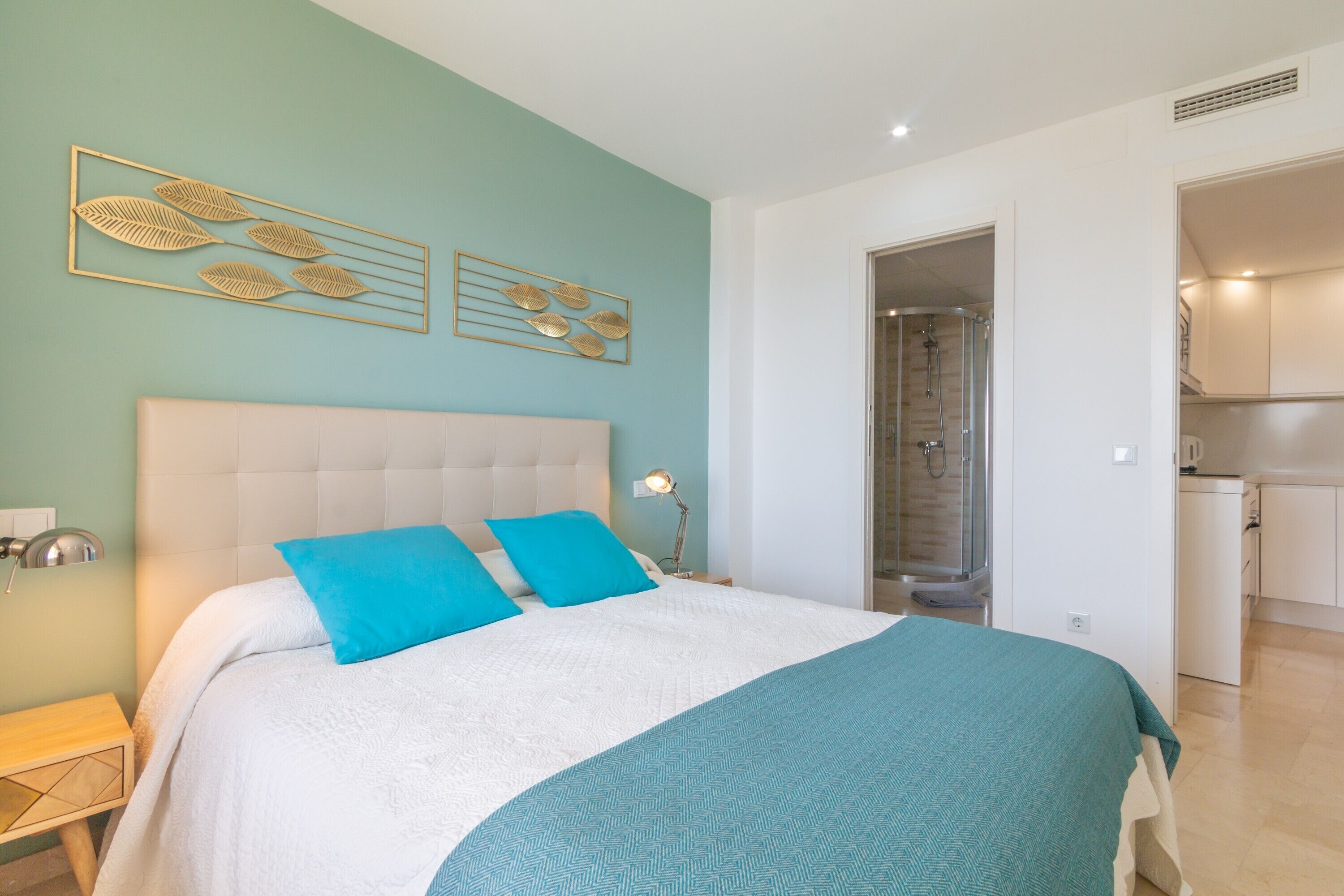 2 室のベッドルーム、アイロン / アイロン台、WiFi (無料)、ベッドシーツ