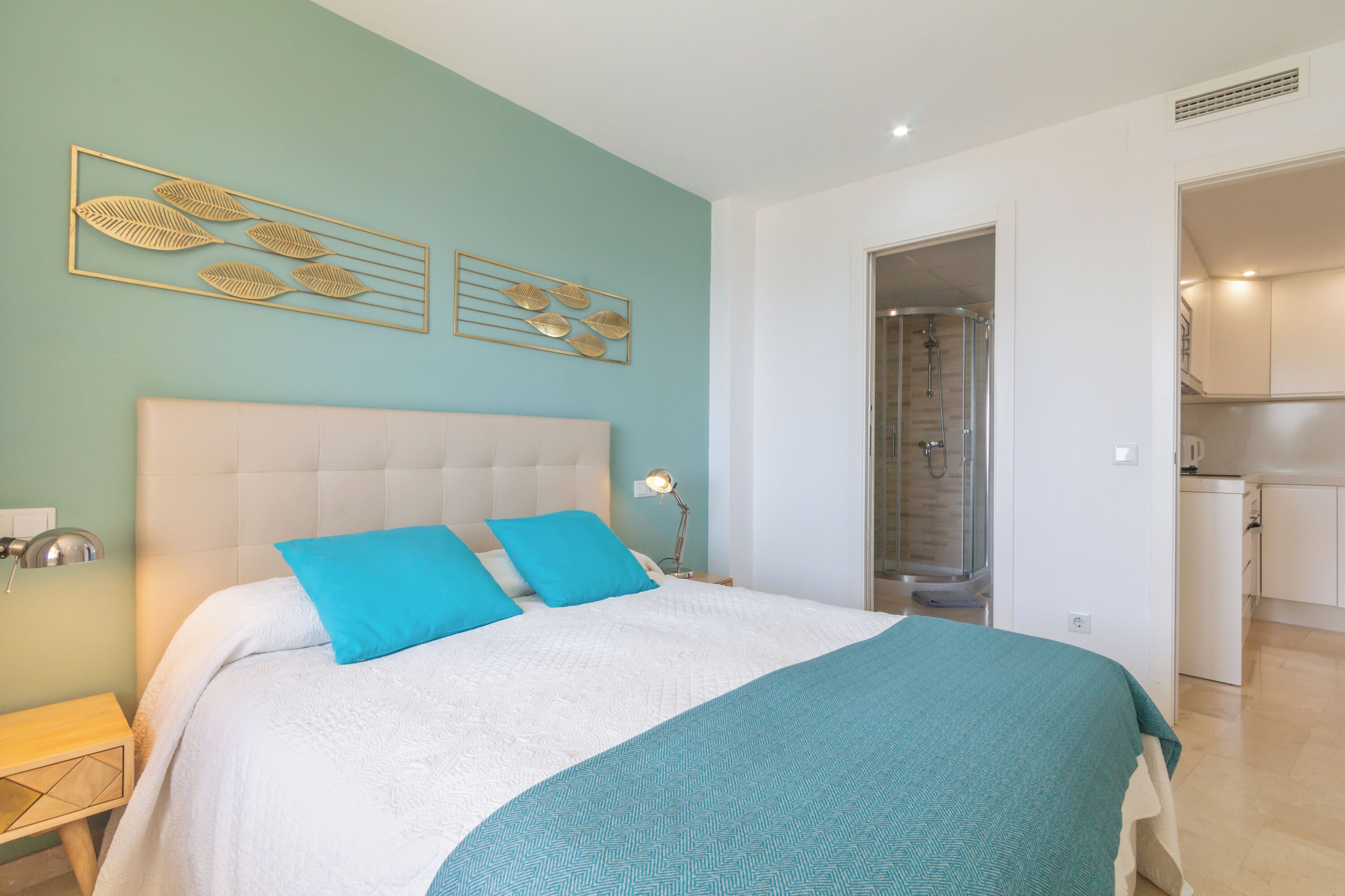 2 habitaciones, tabla de planchar con plancha y wifi gratis 