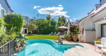Villa 'By The Beach 5 Bedrooms' with Sea View, Wi-Fi and Air Conditioning