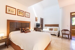 5 bedrooms, iron/ironing board, free WiFi, bed sheets