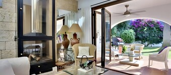 Villa fronte mare 'By The Beach' con 5 camere, vista mare, Wi-Fi e aria condizionata